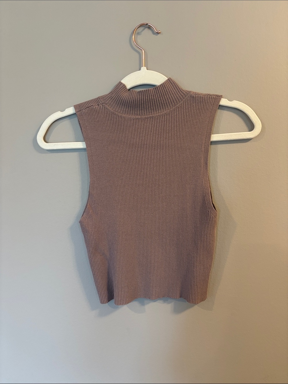 Sleeveless Ribbed Mock Neck Top - Picture 2 of 3